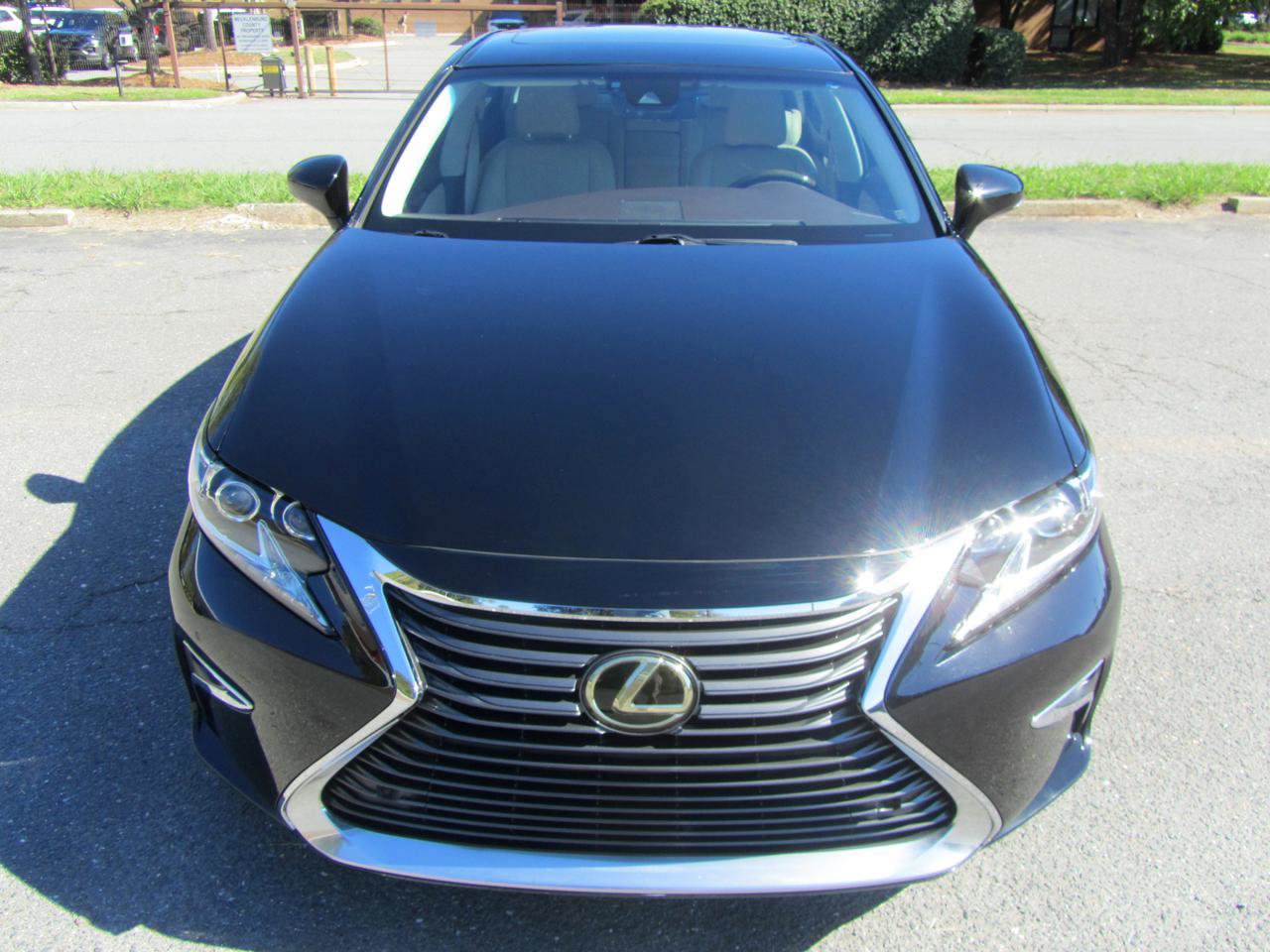 Used 2016 Lexus ES 350 w/ Luxury Package w/Wood Trim FWD image 5