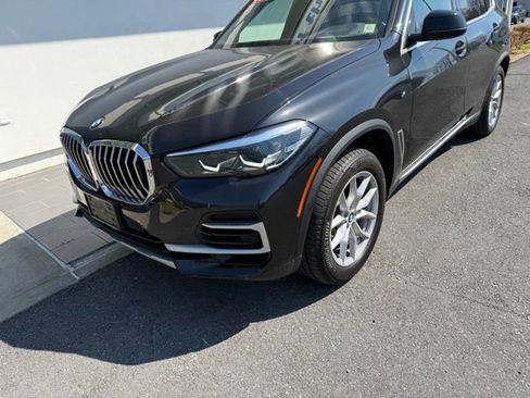 Certified 2023 BMW X5 xDrive40i w/ Premium Package AWD/4WD image 2