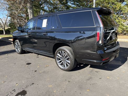 Used 2023 Cadillac Escalade ESV Sport w/ Touring Package image 8