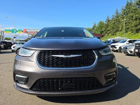 Used 2023 Chrysler Pacifica Touring-L FWD image 21