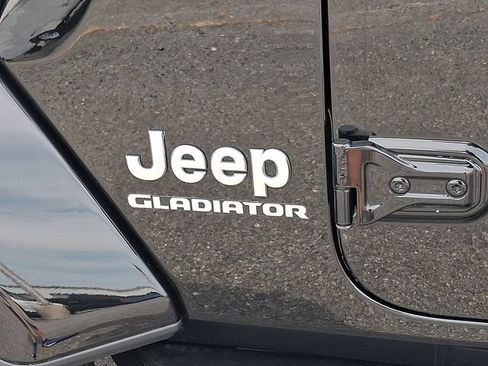 Used 2021 Jeep Gladiator Overland w/ Popular Equipment Package AWD/4WD image 32