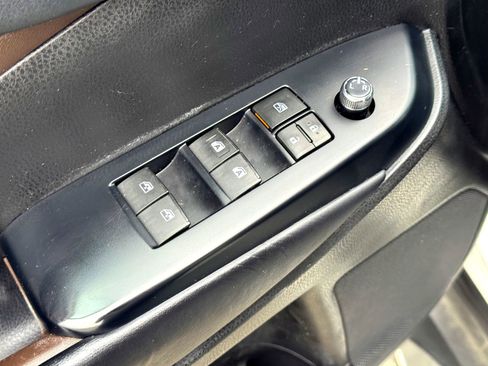 Used 2019 Toyota Highlander XLE image 16