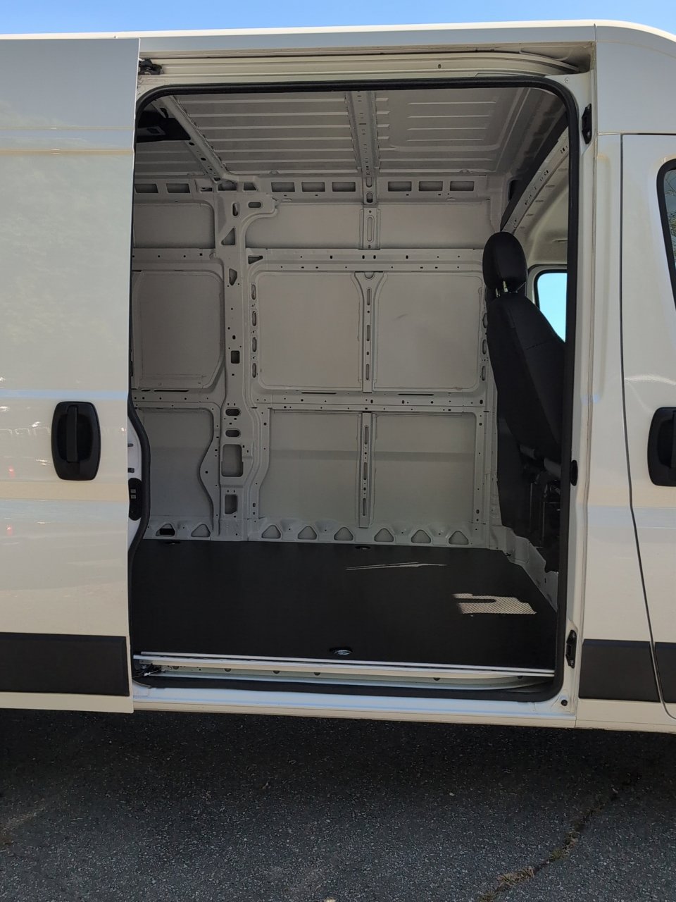Used 2024 RAM ProMaster 2500 w/ Quick Order Package 22G SLT FWD image 9