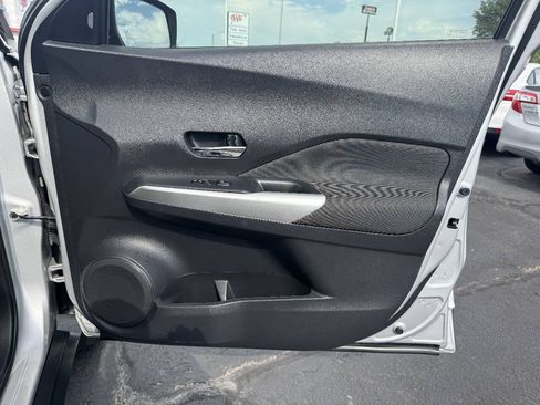 Used 2019 Nissan Kicks SV FWD image 18