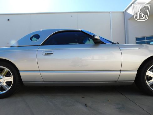 Used 2005 Ford Thunderbird image 30