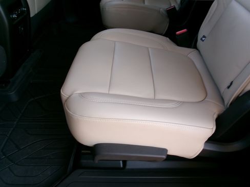 Used 2023 Chevrolet Traverse LT w/ LPO, Floor Liner Package AWD/4WD image 31