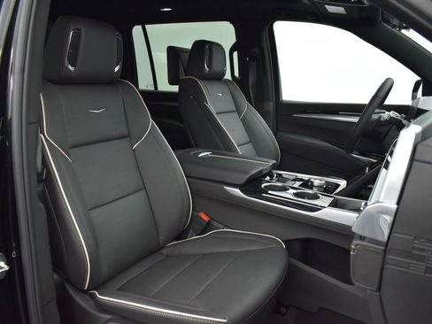 Certified 2025 Cadillac Escalade ESV Sport w/ Touring Package image 39