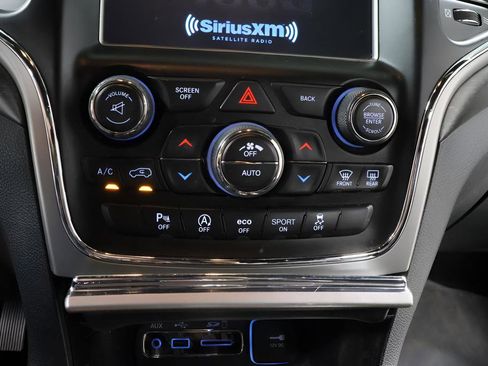Used 2017 Jeep Grand Cherokee Altitude AWD/4WD image 10