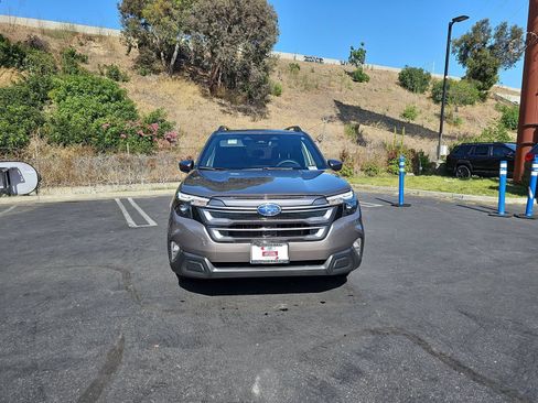 Certified 2025 Subaru Forester Premium AWD/4WD image 2