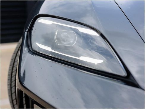 New 2025 Porsche Taycan image 13