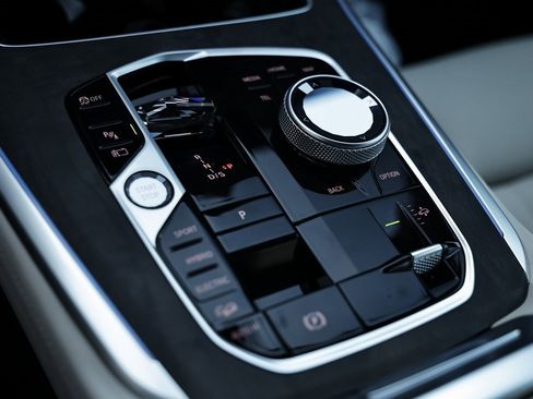 New 2026 BMW X5 xDrive50e w/ Executive Package image 39