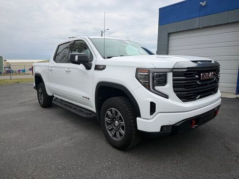 Used 2024 GMC Sierra 1500 AT4 AWD/4WD image 1