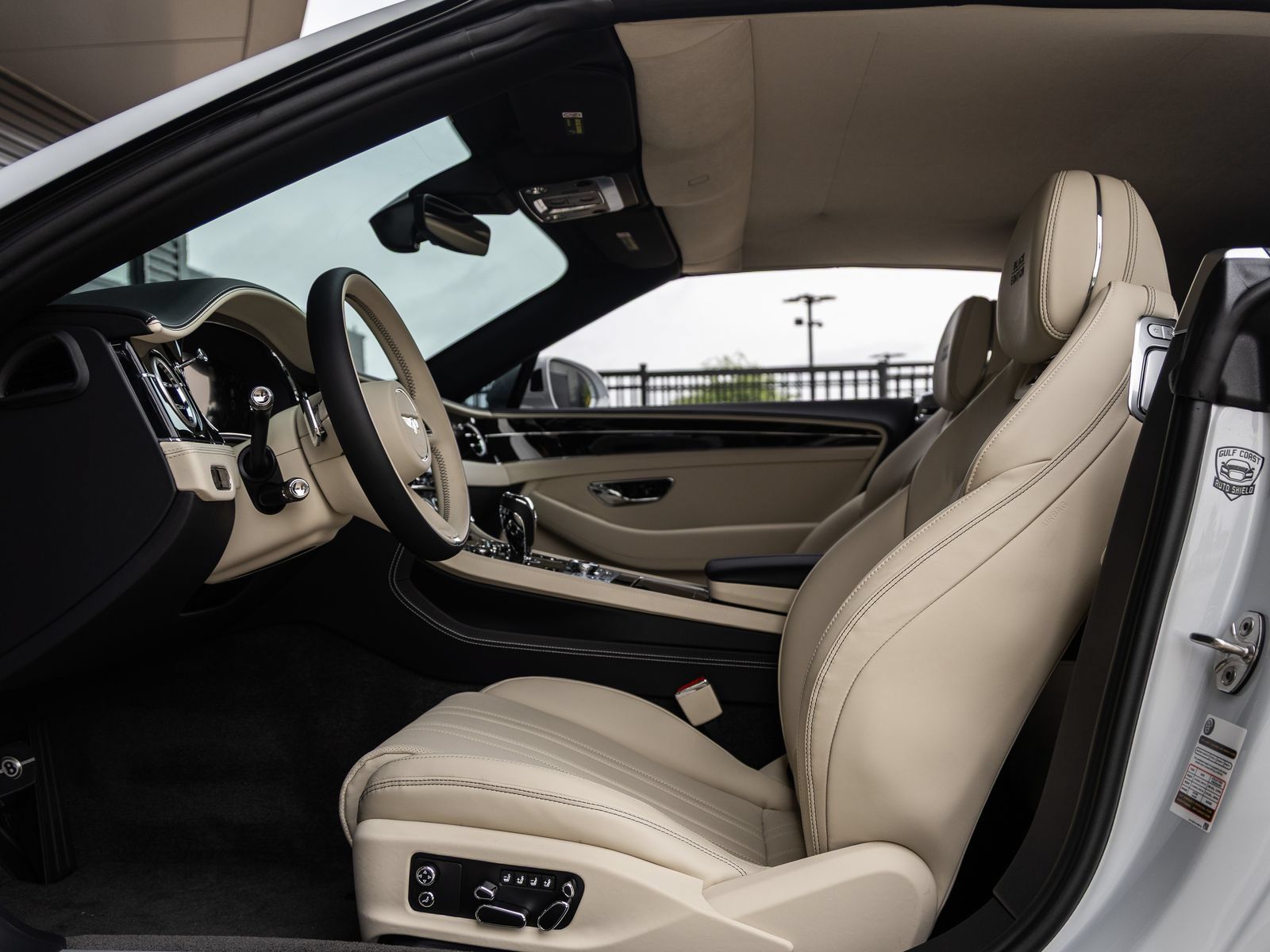 Used 2025 Bentley Continental GTC AWD/4WD image 28