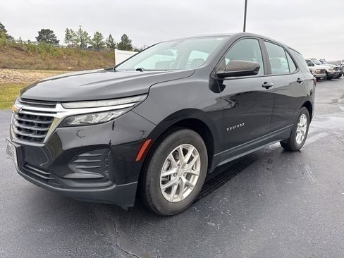 Used 2022 Chevrolet Equinox LS image 1