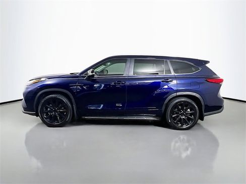 Used 2023 Toyota Highlander XLE image 6