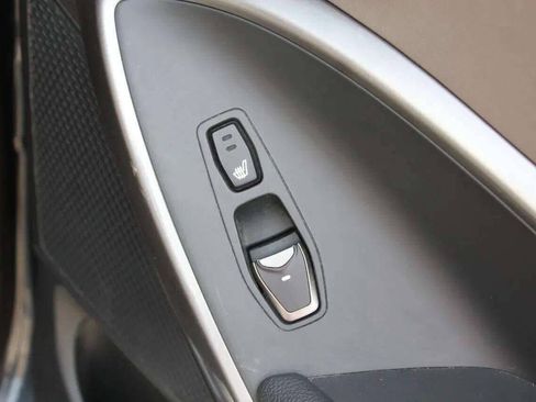 Used 2017 Hyundai Santa Fe Limited image 12