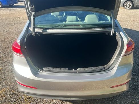 Used 2017 Hyundai Elantra SE FWD image 18