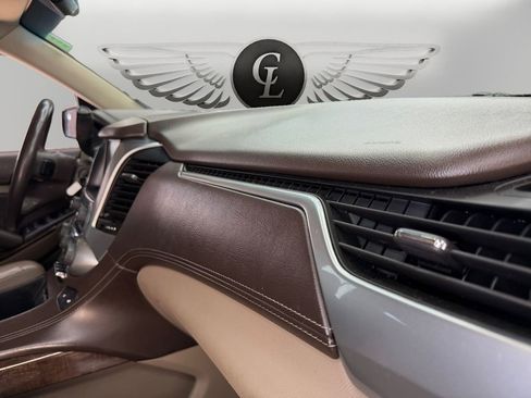 Used 2018 Chevrolet Suburban LT image 18