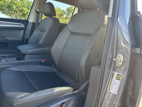 Used 2023 Volkswagen Atlas SE w/ Panoramic Sunroof Package FWD image 23