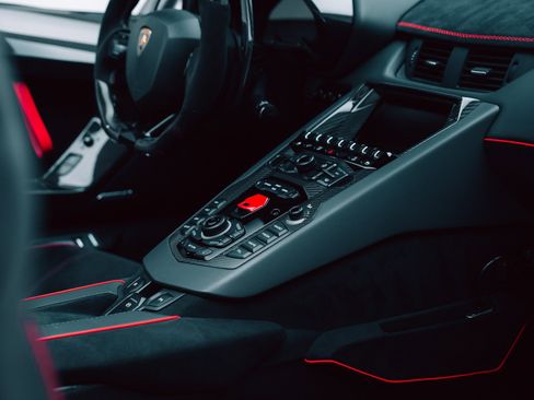 Used 2020 Lamborghini Aventador SVJ image 49