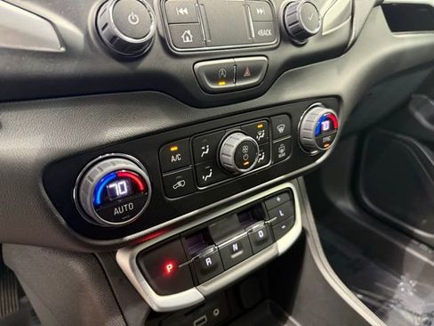 Certified 2024 GMC Terrain SLT w/ Tech Package image 20