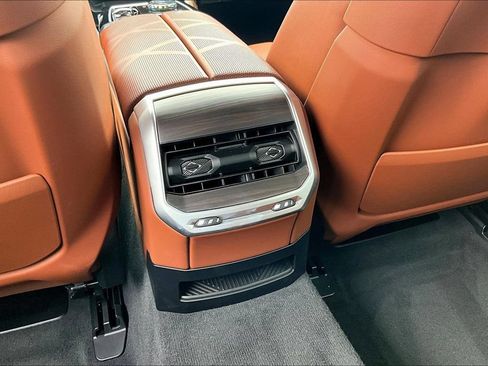 Used 2023 BMW 740i w/ Parking Assistance Package RWD image 10