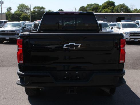 Used 2024 Chevrolet Silverado 2500 High Country w/ High Country Premium Package AWD/4WD image 6
