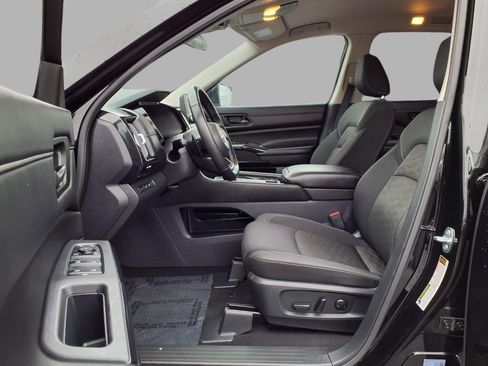 Certified 2025 Nissan Pathfinder SV image 22