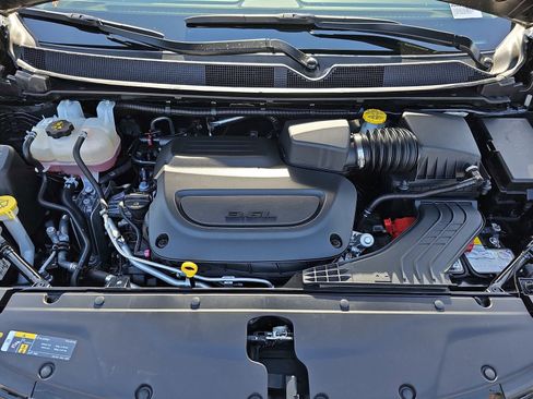 Used 2025 Chrysler Pacifica Select FWD image 40