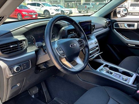 Used 2022 Ford Explorer XLT image 15