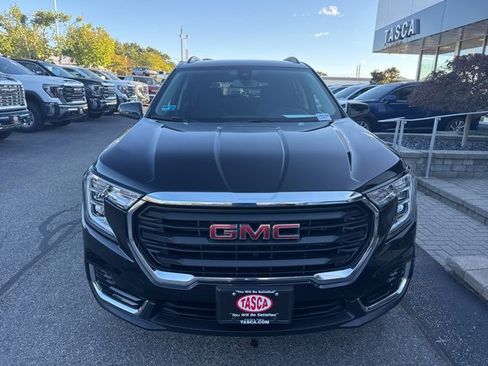 Used 2023 GMC Terrain SLE w/ Driver Convenience Package image 2