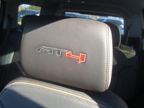 Used 2022 GMC Acadia AT4 w/ Technology Package image 9