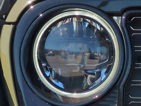 Used 2025 Jeep Wrangler Willys image 10