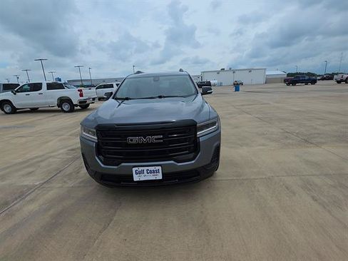 Used 2022 GMC Acadia SLE w/ Driver Convenience Package FWD image 2