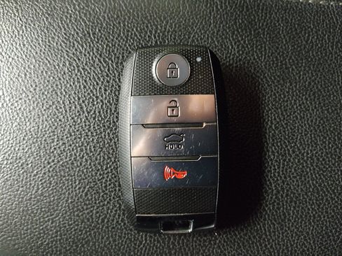 Used 2020 Kia Optima S image 32