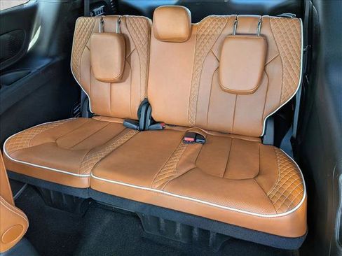 Used 2024 Chrysler Pacifica Pinnacle image 21