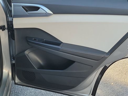New 2026 Volkswagen Taos SE FWD image 12