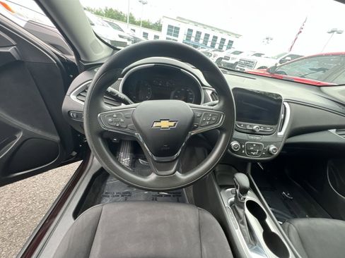 Used 2021 Chevrolet Malibu LS FWD image 24