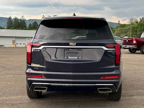 Used 2025 Cadillac XT6 Premium Luxury AWD/4WD image 4