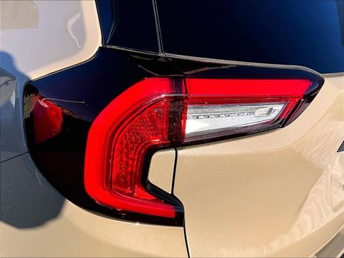 Used 2023 GMC Terrain SLT w/ Elevation Edition image 32