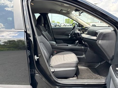 Used 2025 Nissan Kicks SV AWD/4WD image 11
