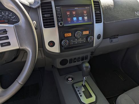 Used 2020 Nissan Frontier SV w/ Midnight Edition Floor Mats image 10