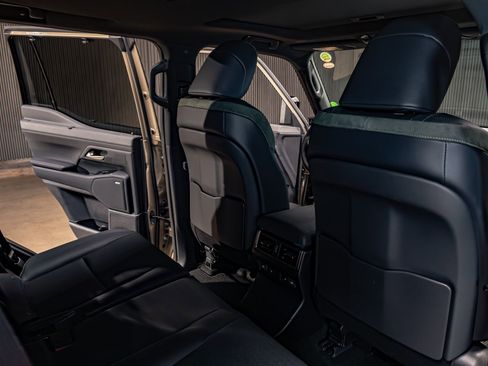 Used 2026 Lexus GX 550 w/ Accessory Package (CT) image 27