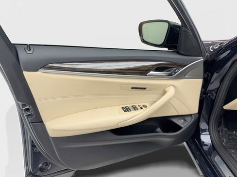 Used 2019 BMW 530i xDrive w/ Convenience Package image 19