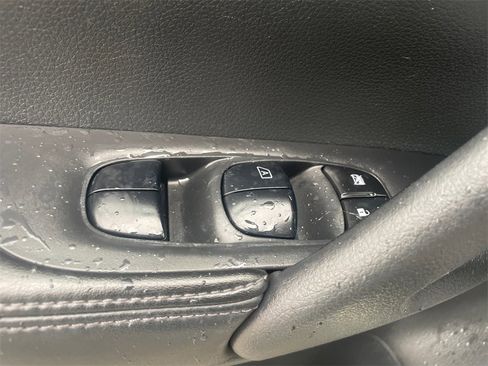 Used 2019 Nissan Rogue SL w/ Premium Package image 34