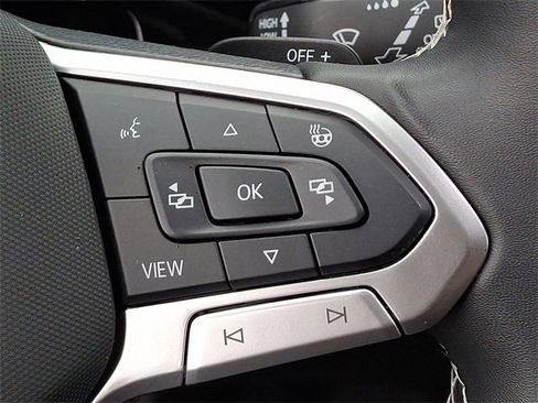 Used 2024 Volkswagen Atlas Cross Sport SE w/ Panoramic Sunroof Package image 23