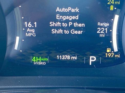 Used 2025 Jeep Wrangler Willys image 18