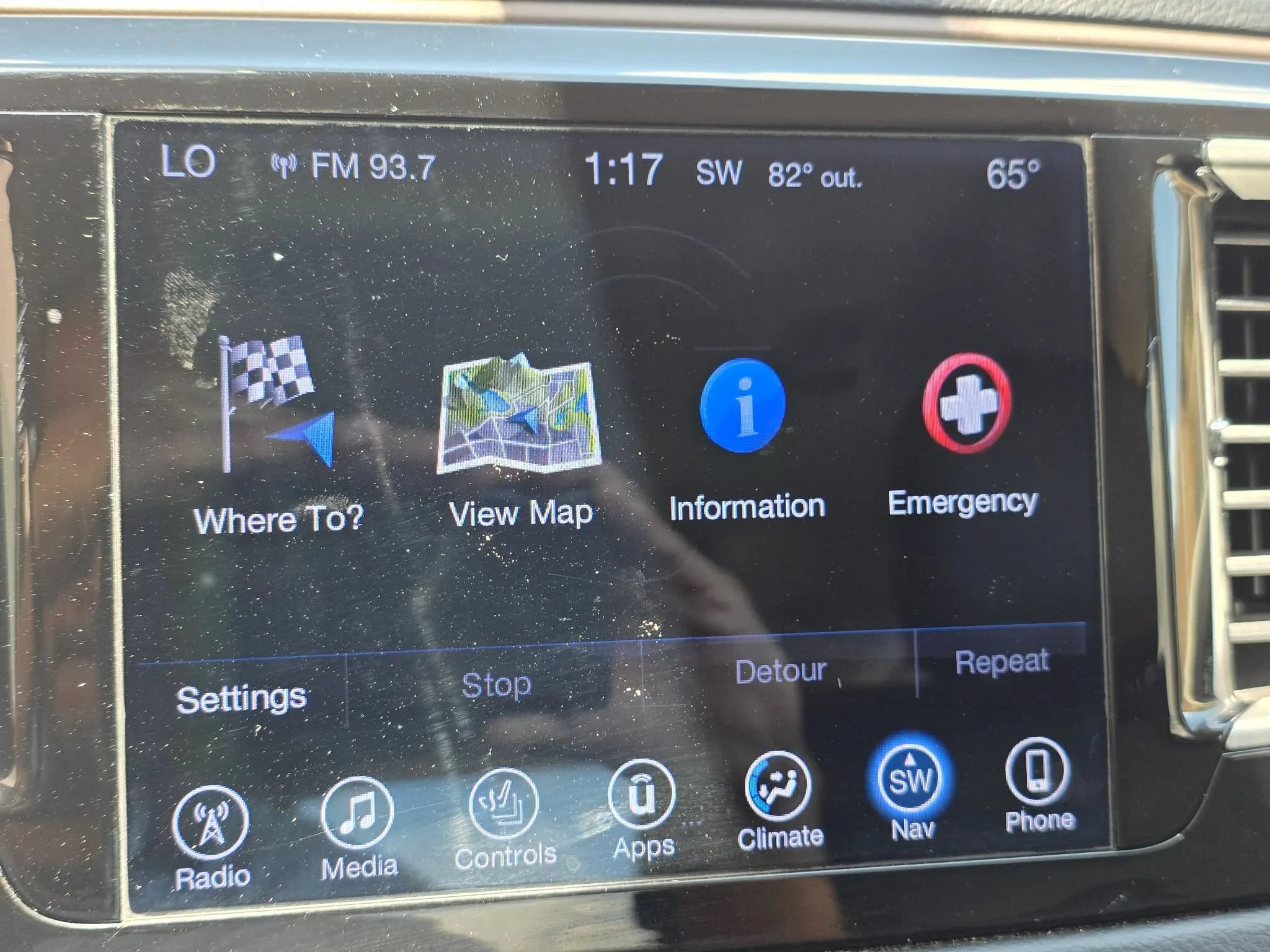 Used 2017 Chrysler Pacifica Touring-L w/ Tire & Wheel Group FWD image 24