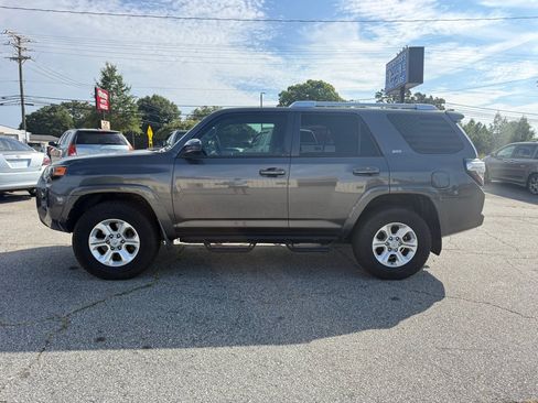Used 2015 Toyota 4Runner SR5 AWD/4WD image 4