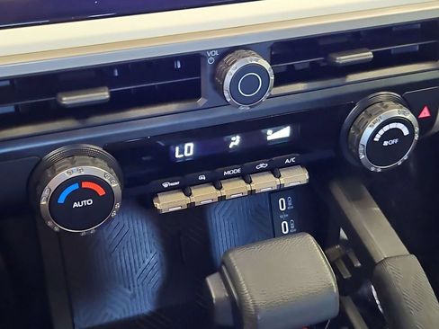 Used 2024 Toyota Tacoma TRD Off-Road AWD/4WD image 33